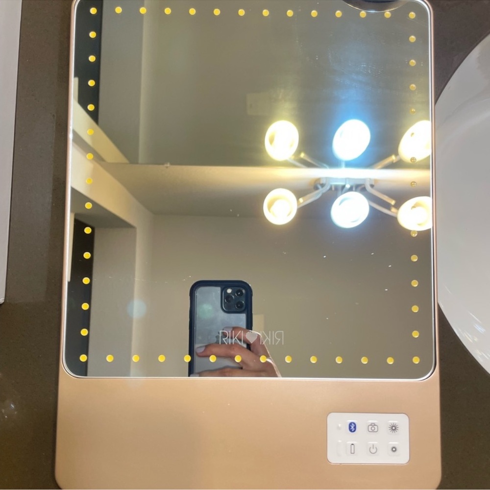 Riki loves Riki mirror with stand & accessories